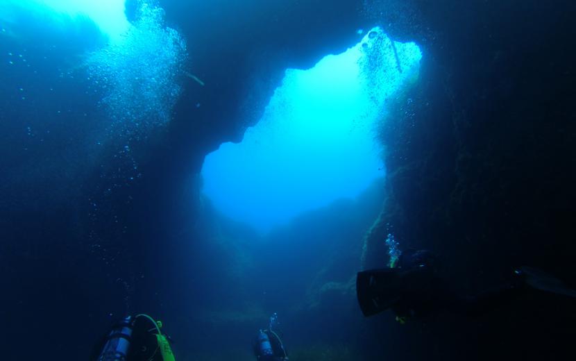 Cirkewwa arch dive spot