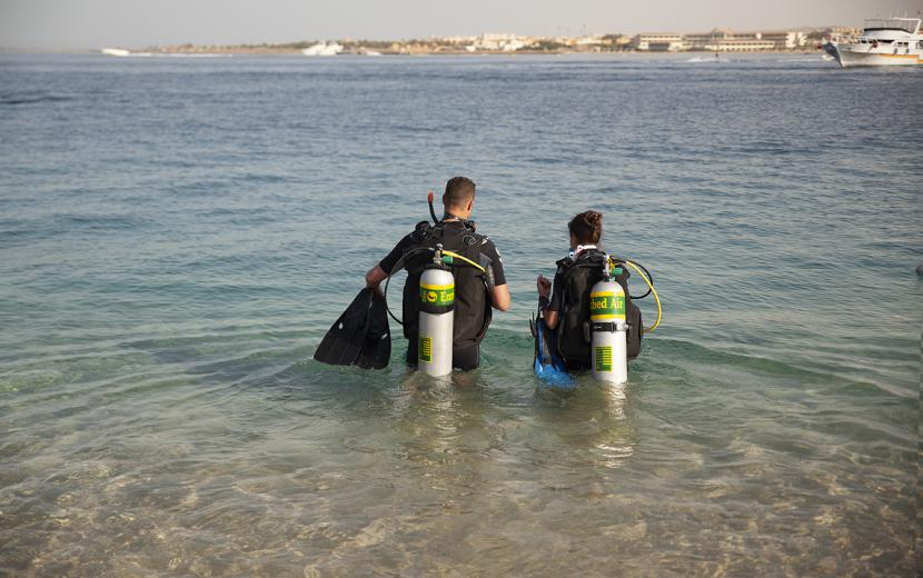 PADI Instructor and student in the water