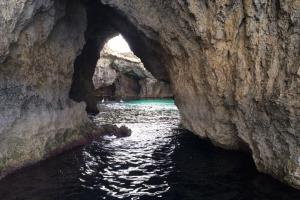 swim entry Dragonara cave