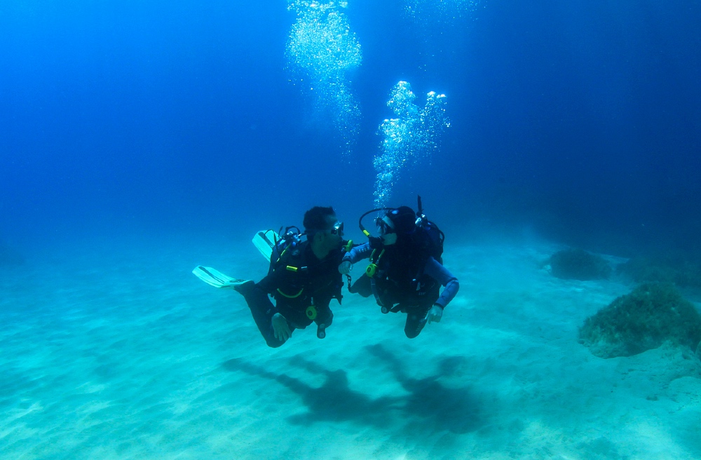 PADI Scuba Diver course students underwater