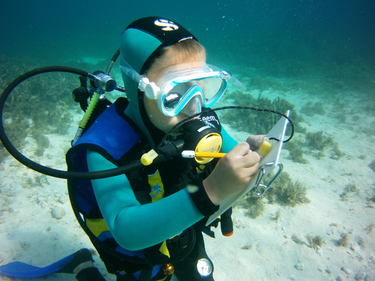 Child diver during PADI Bubblemaker